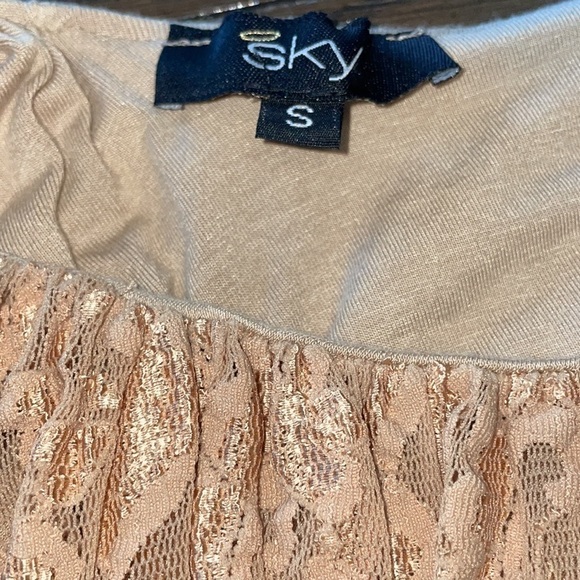 SKY 💕 NWOT Sky Gold lace one shoulder tunic with gold chains - Picture 5 of 12